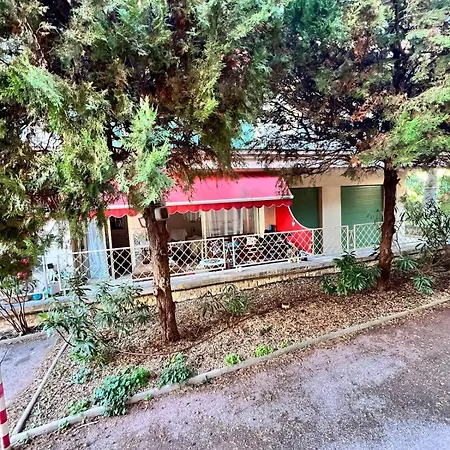 Cosy Studio, Terrace And Free Parking Next To The מנטון