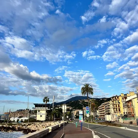 Cosy Studio, Terrace And Free Parking Next To The * מנטון